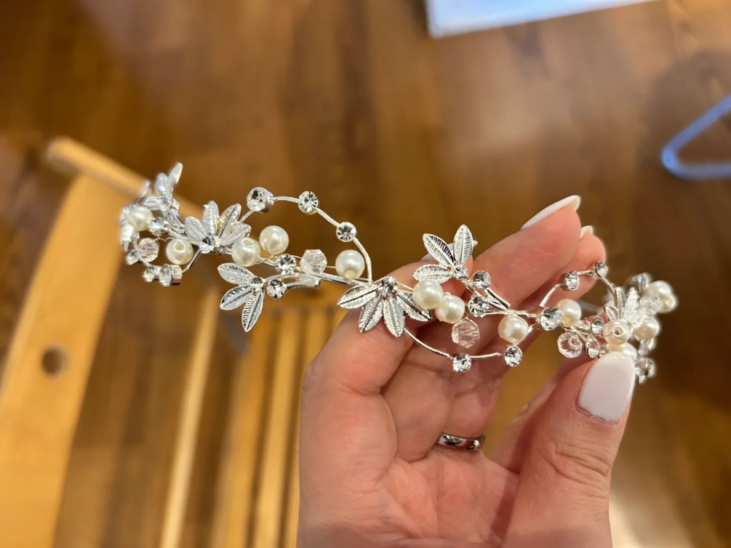 Tiara (2 types) image indicator(10)