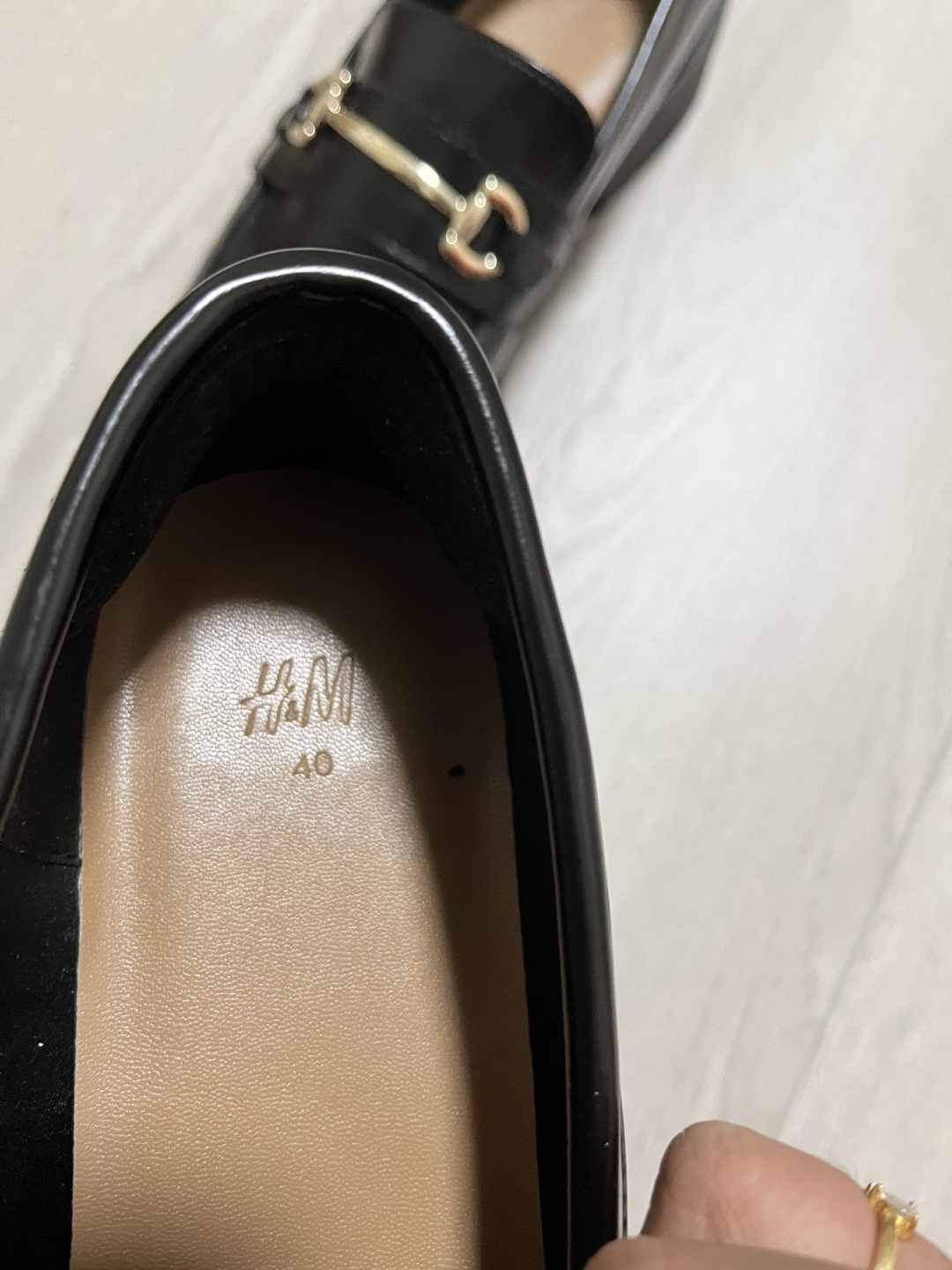 H&M Black loafers with gold buckle - photo 3