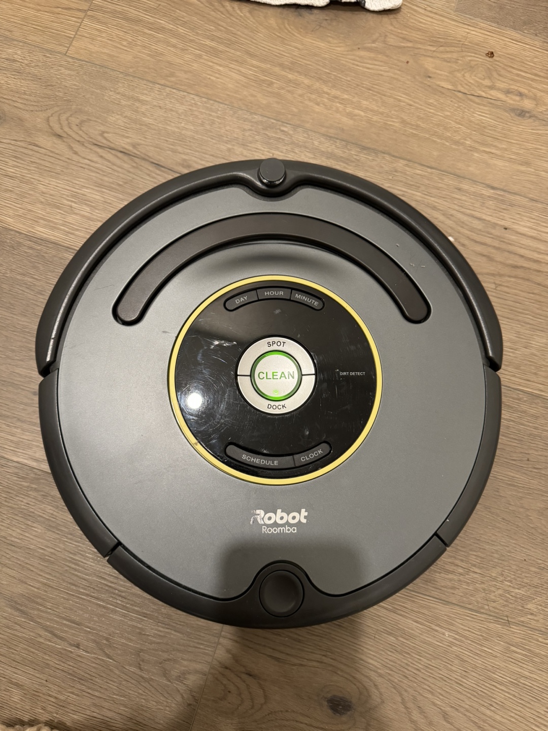 iRobot Roomba 652 Vacuuming Robot