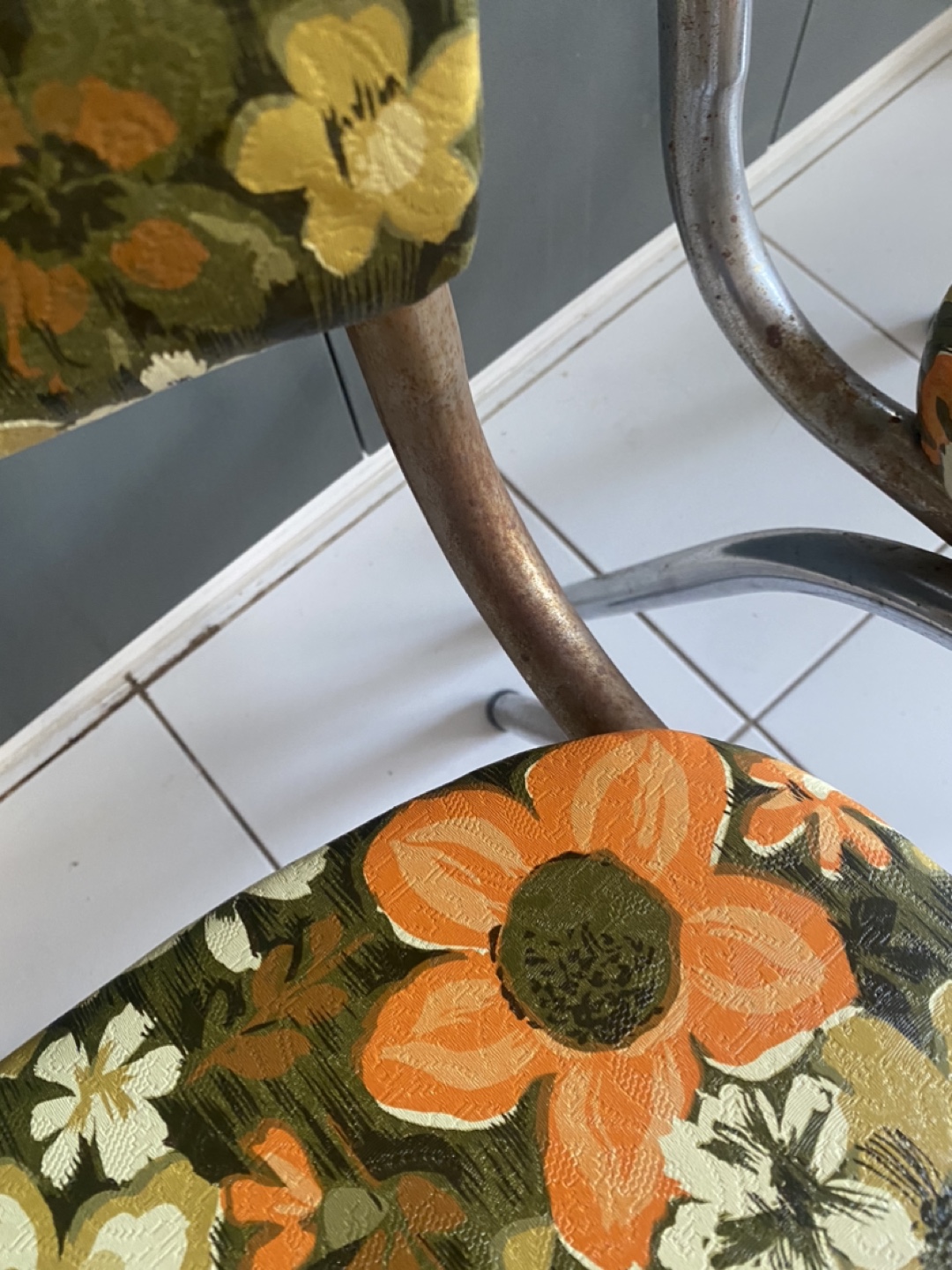 2 Vintage Kitchen Chairs - photo 2