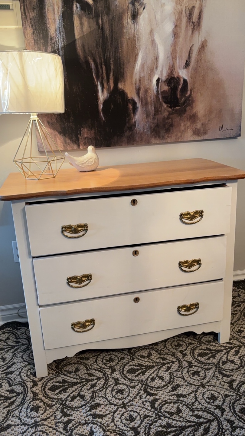 White dresser with three drawers - photo 3