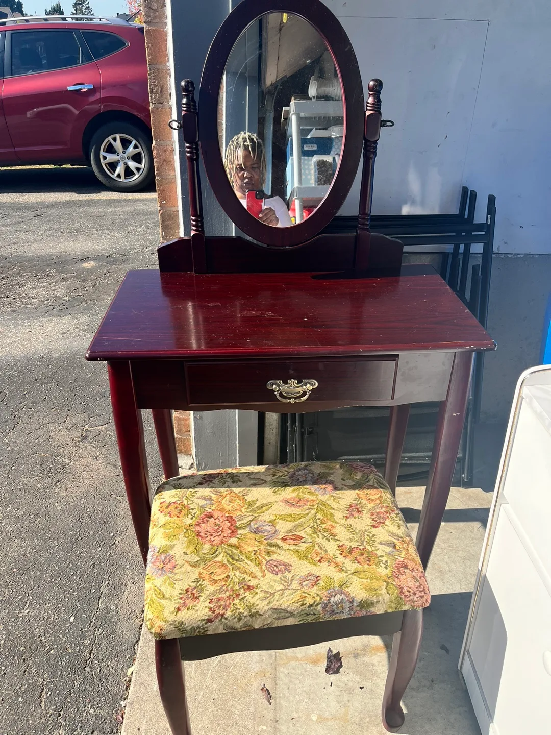 Vanity Set with Stool and Mirror image indicator(4)