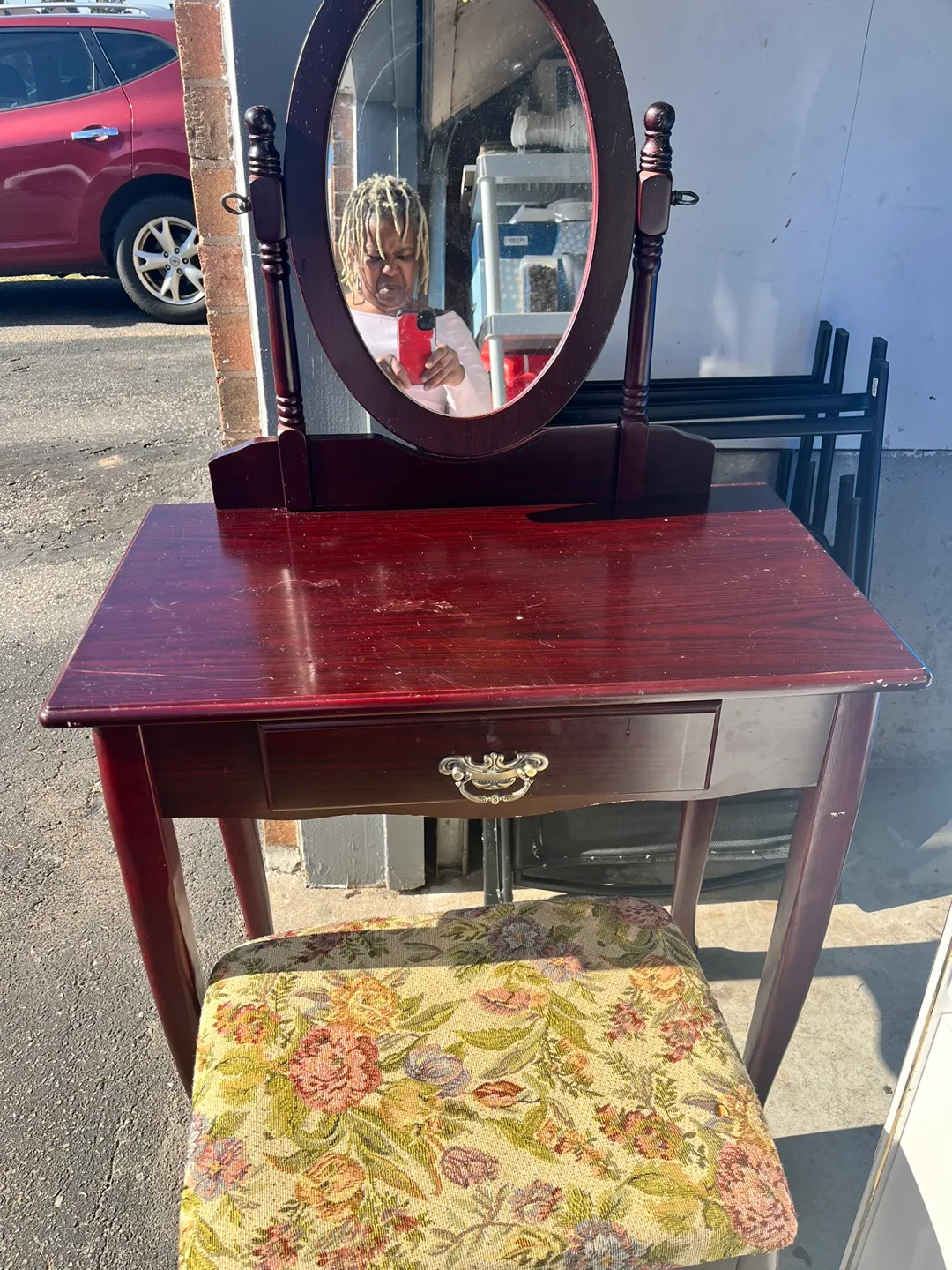 Vanity Set with Stool and Mirror image indicator(3)