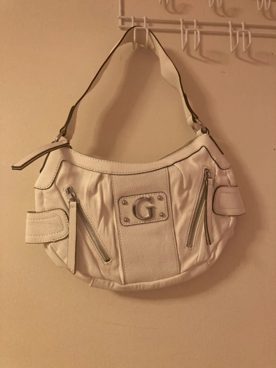 Guess White Shoulder Bag (Still in really good condition) thumbnail