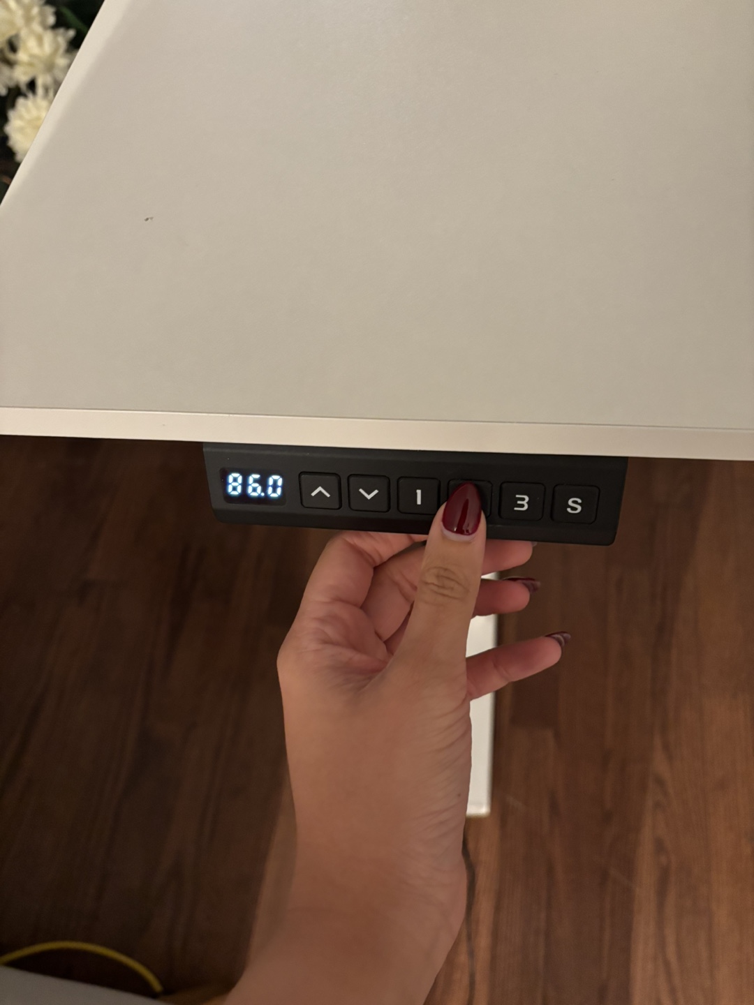 White Electric Standing Desk - photo 4