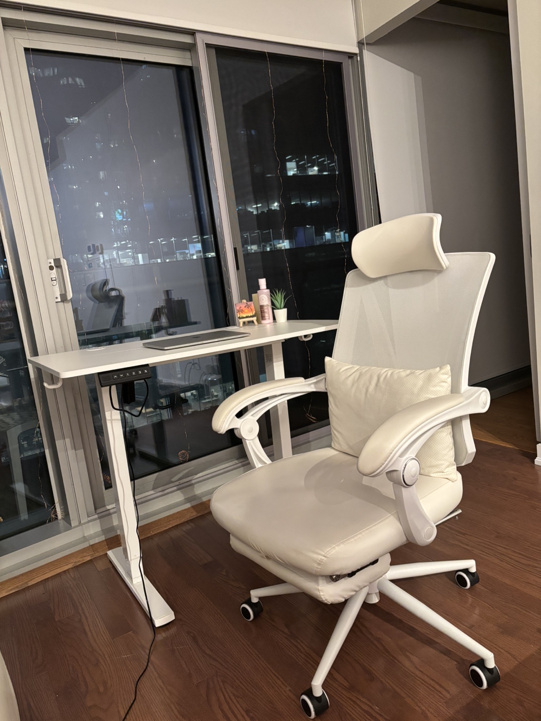 White Ergonomic Office Chair with Footrest & Recliner