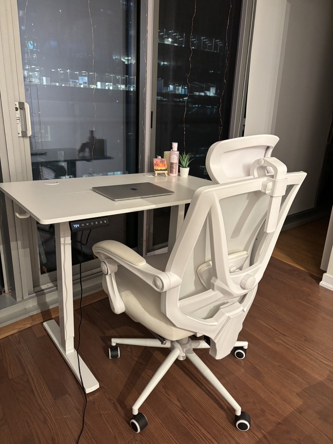 White Ergonomic Office Chair with Footrest & Recliner - photo 4
