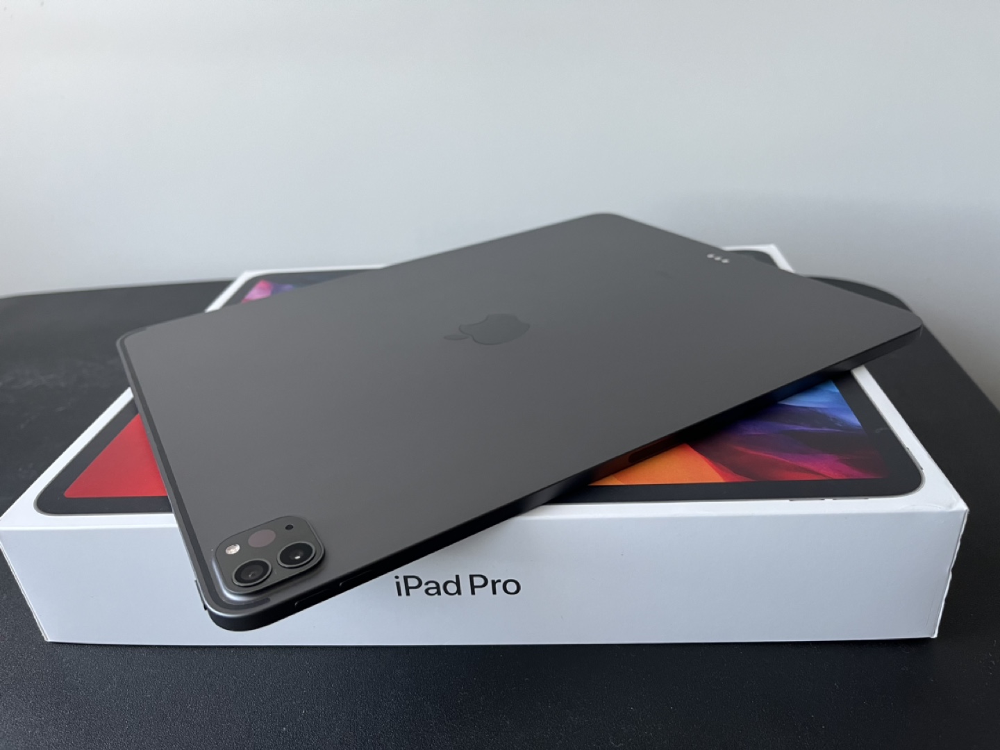 iPad Pro 12.9" Gen 4 128G with case keyboard- Almost Like New! - photo 4