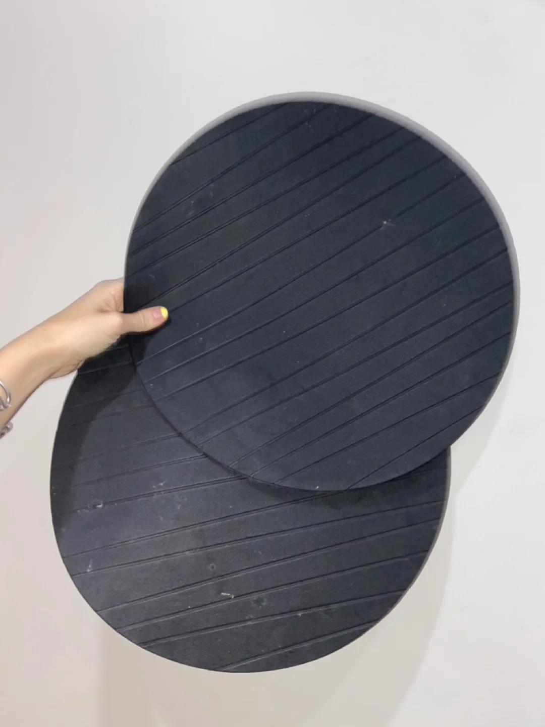 Set of 2 Black Round Placemats thumbnail