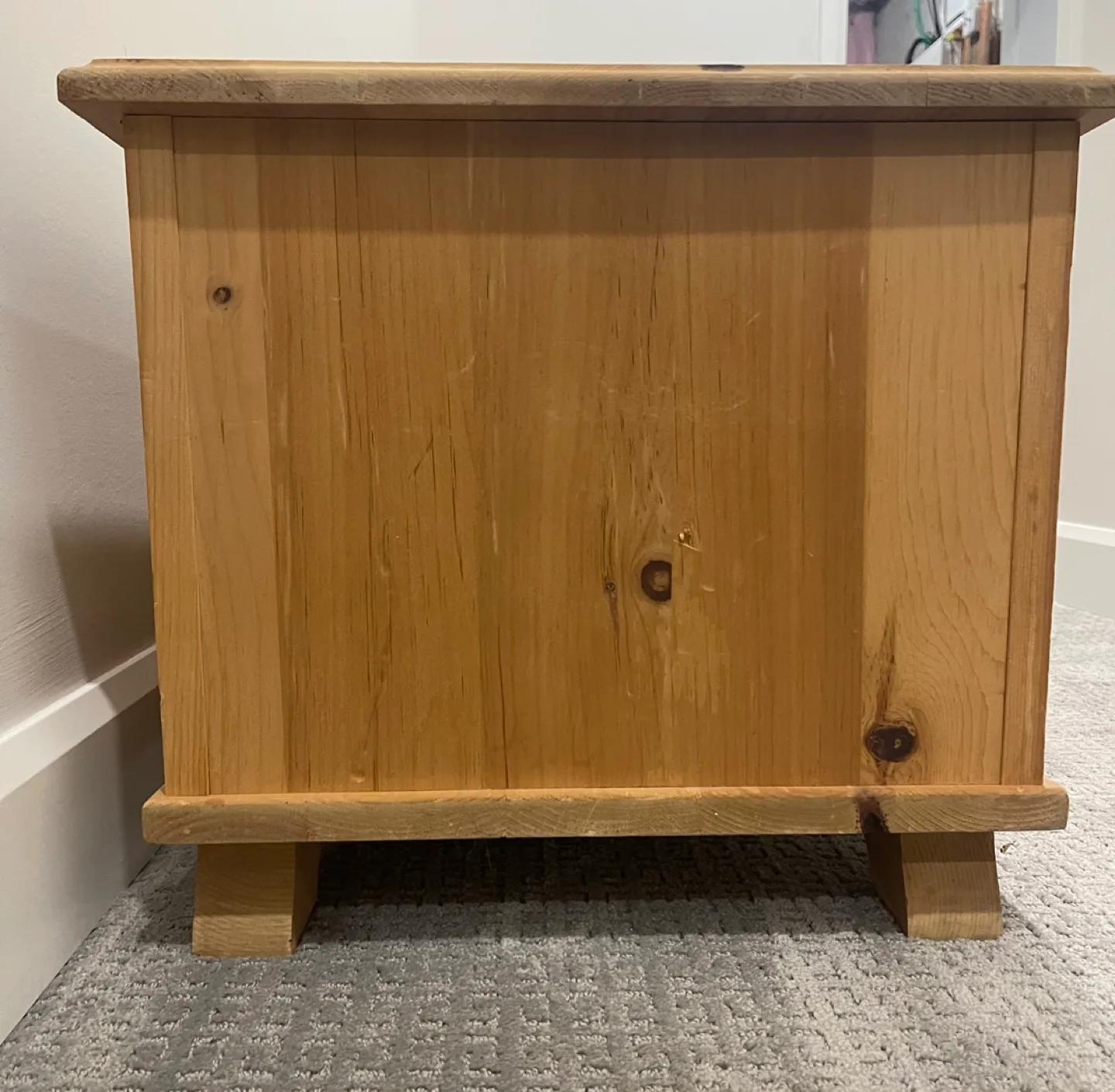 Traditional Wooden Chest image indicator(3)