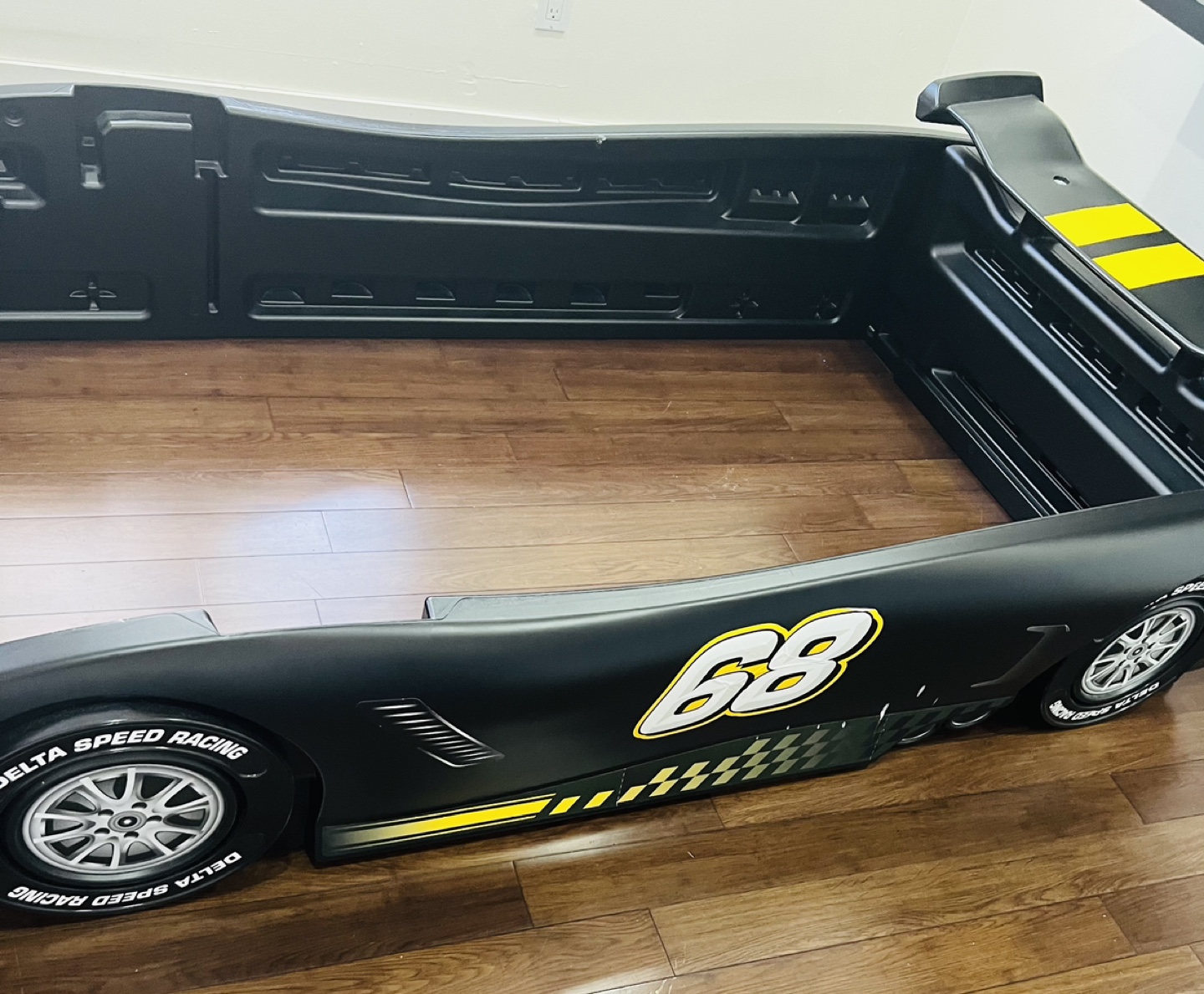 Car Bed Frame- excellent condition Twin size - photo 3