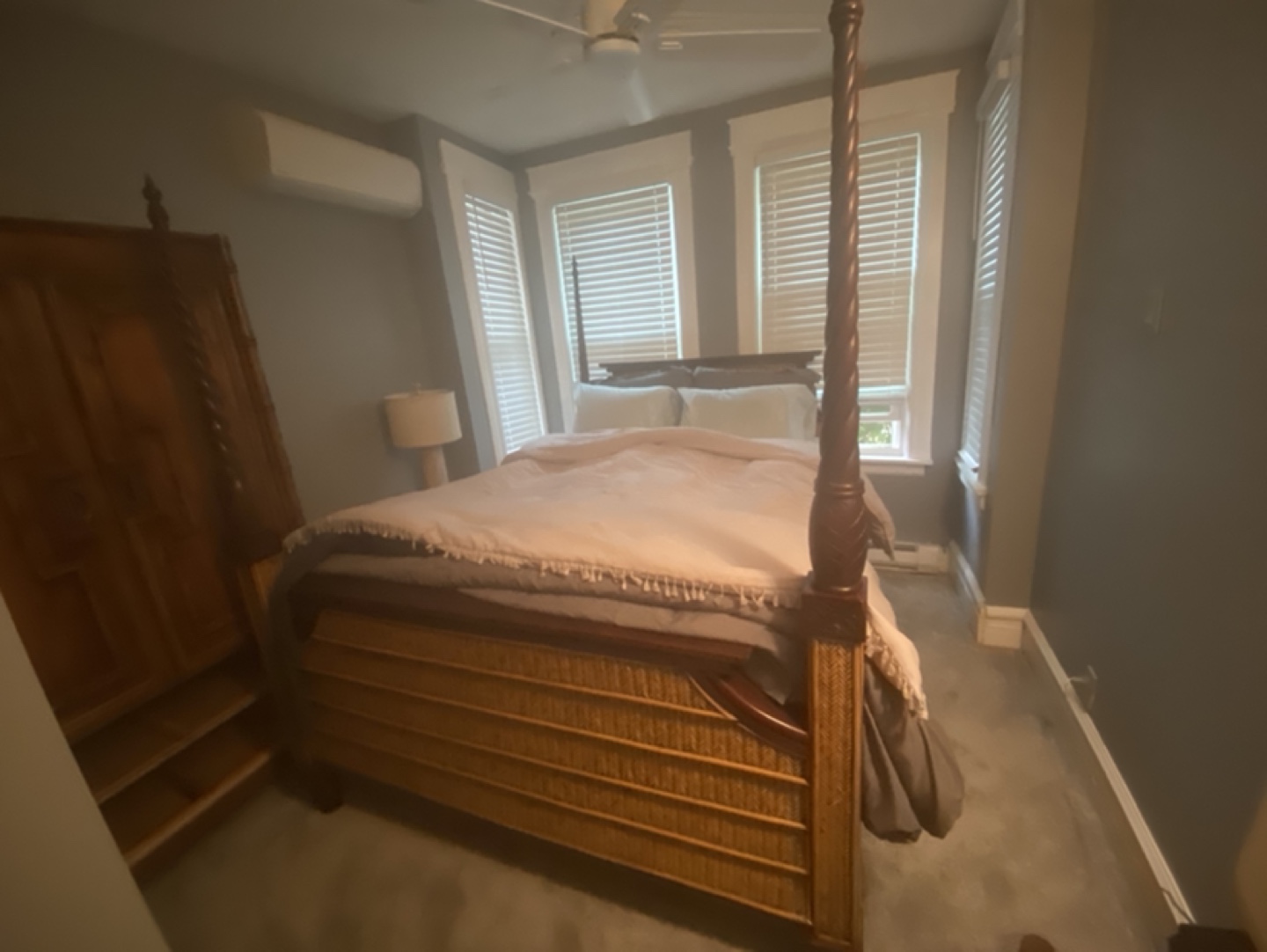 Queen Size 4 poster Bed