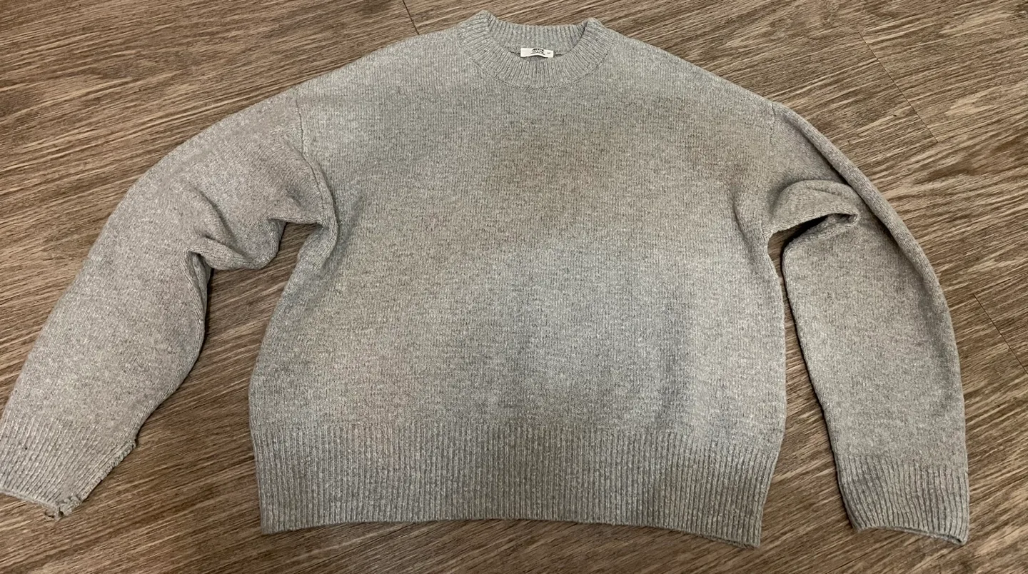 S Ardene basic sweater but bottom of the right sleeve needs fix thumbnail