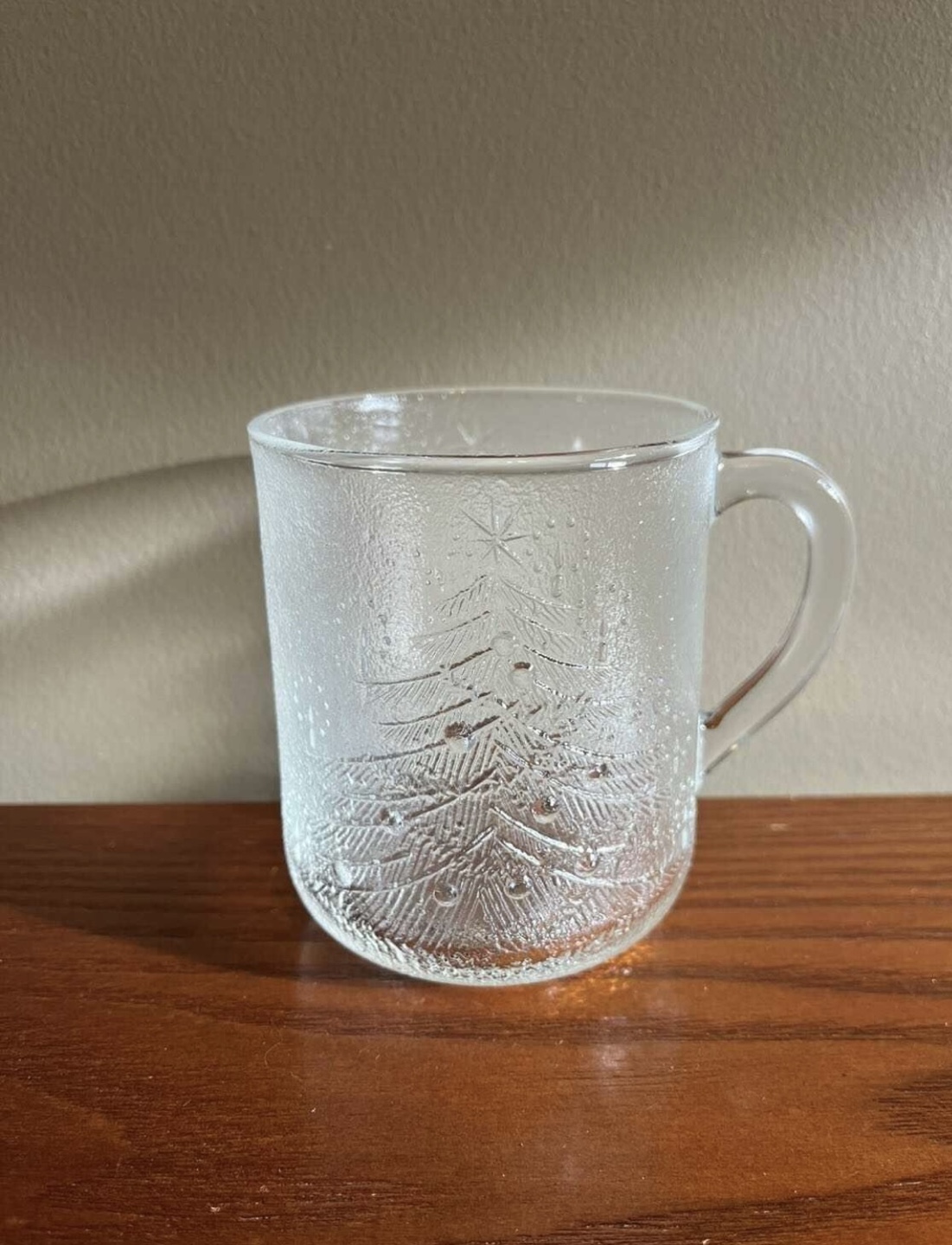 VINTAGE DURALEX CHRISTMAS MUGS & PLATES - photo 4