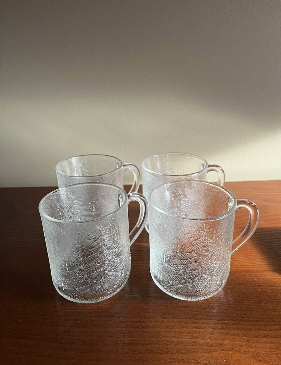 VINTAGE DURALEX CHRISTMAS MUGS & PLATES - photo 3