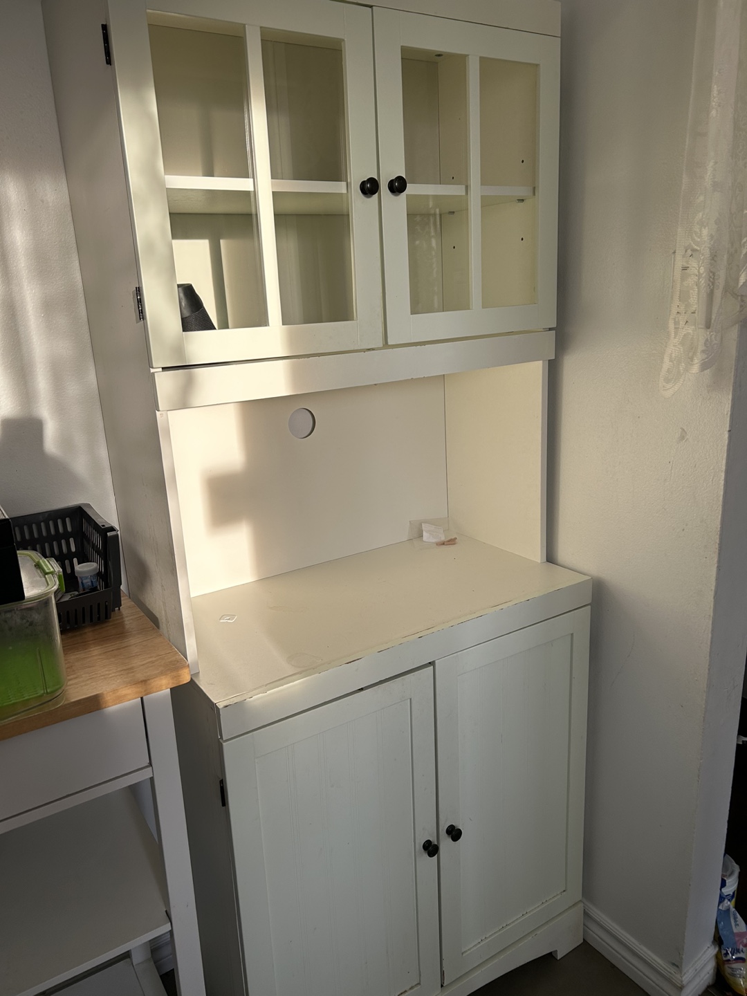 White Kitchen Cabinet
