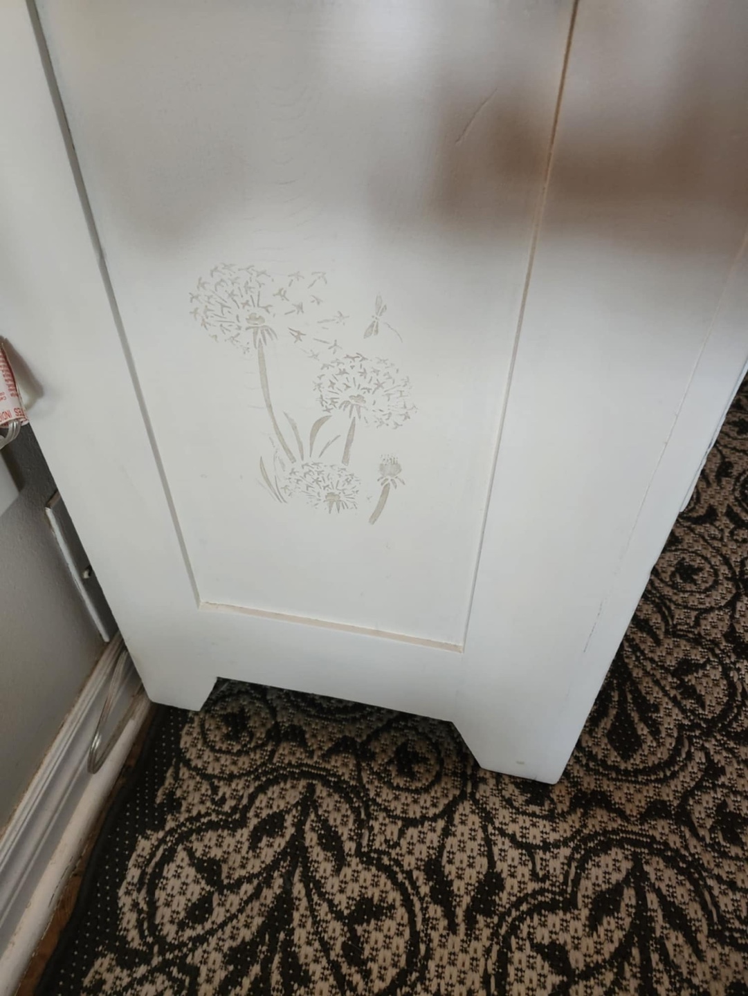 White dresser with three drawers - photo 5