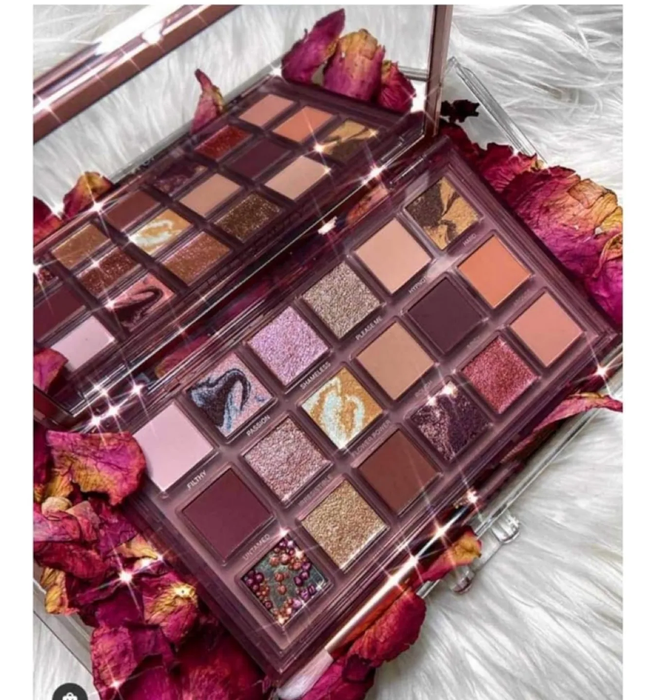 Rose Gold Remastered Eyeshadow Palette image indicator(2)
