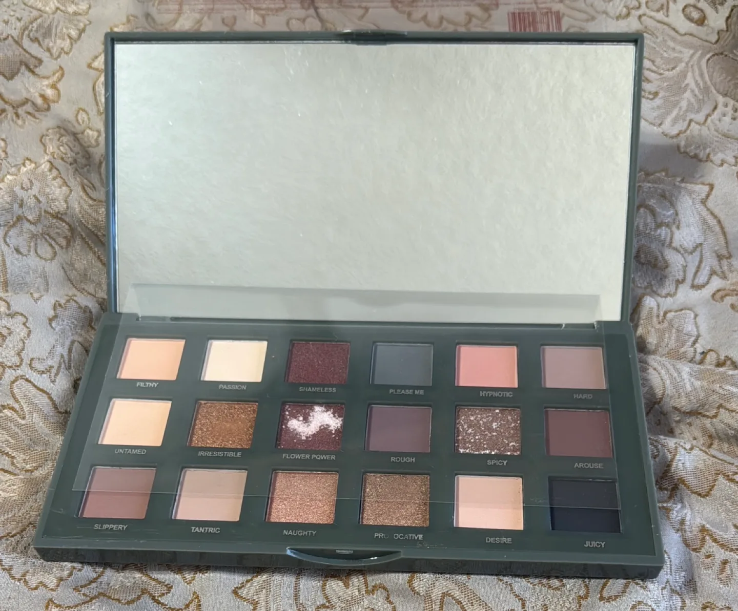 Rose Gold Remastered Eyeshadow Palette image indicator(8)