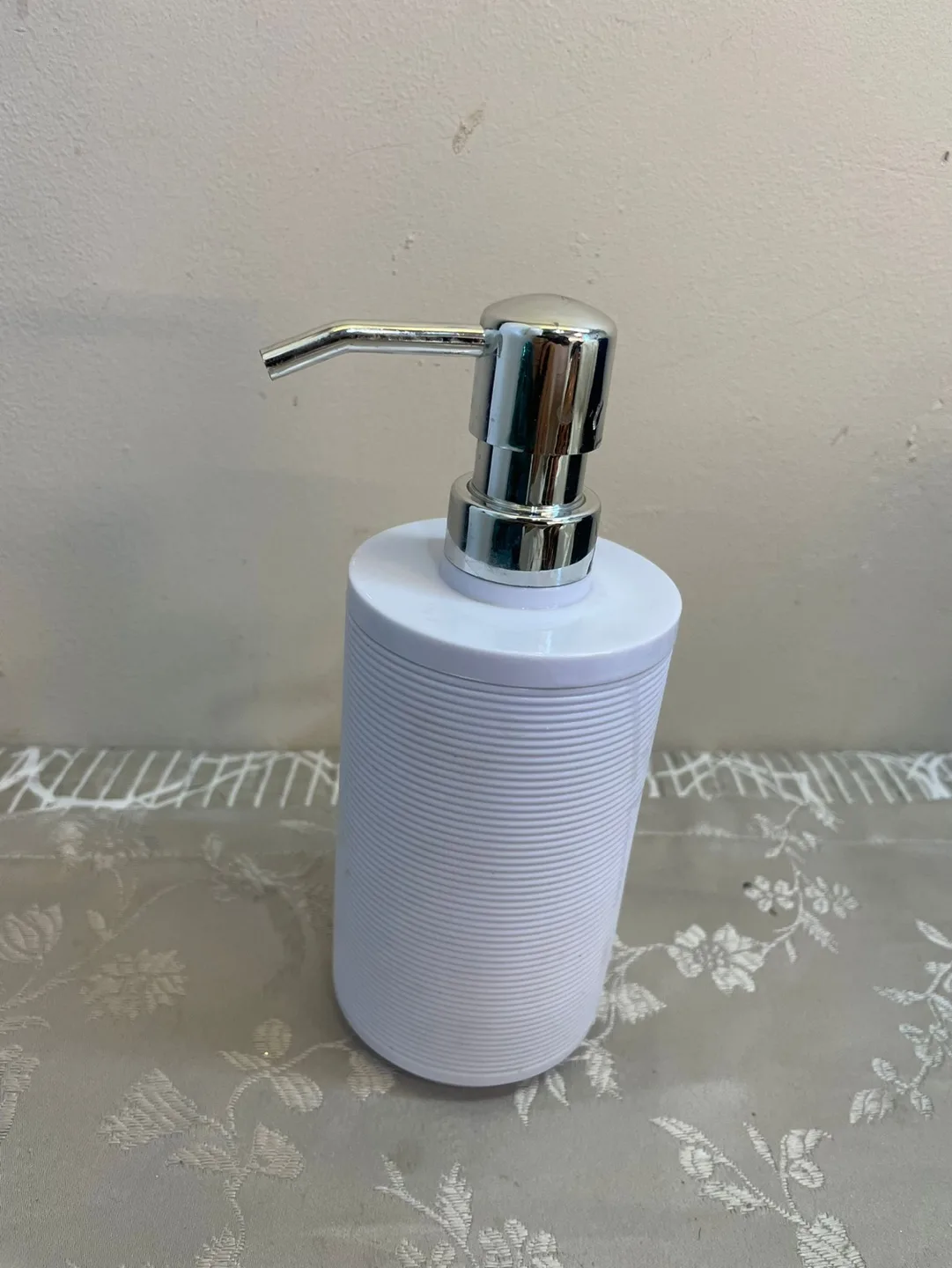 White Soap Dispenser image indicator(3)