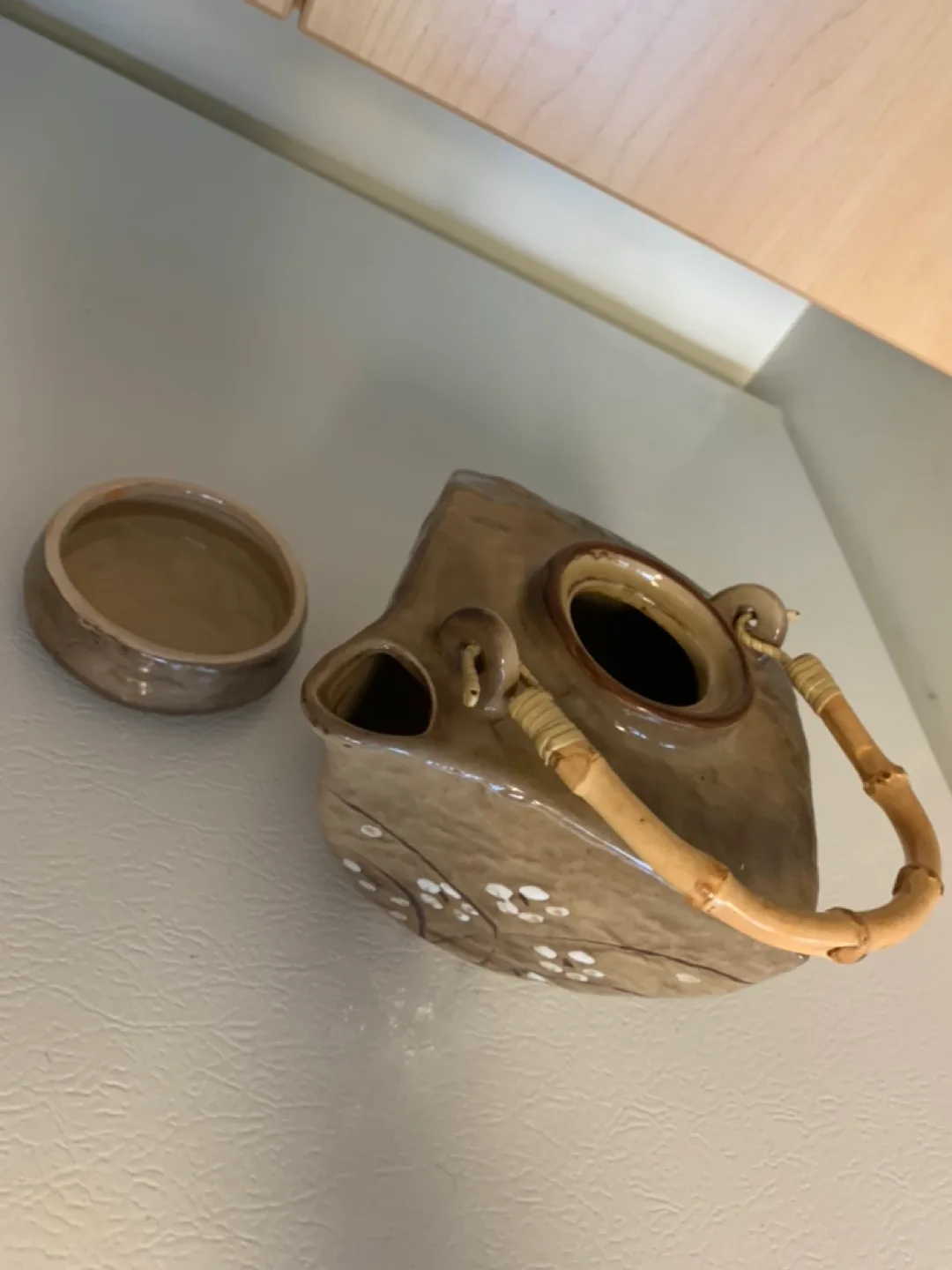 Vintage Teapot with Bamboo Handle image indicator(2)