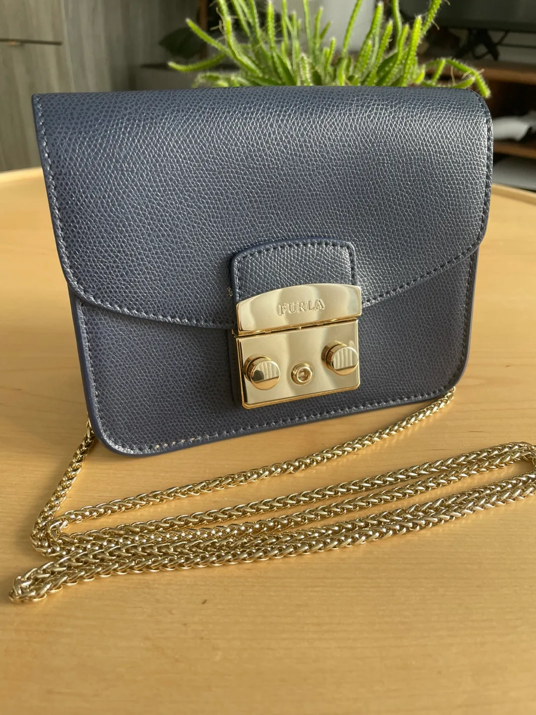 Furla Metropolis Mini Chain Bag thumbnail