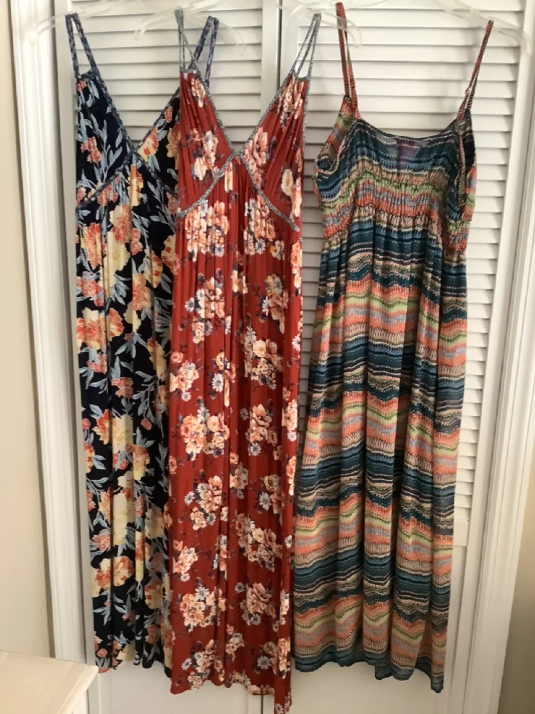 3 Maxi Dresses image indicator(2)