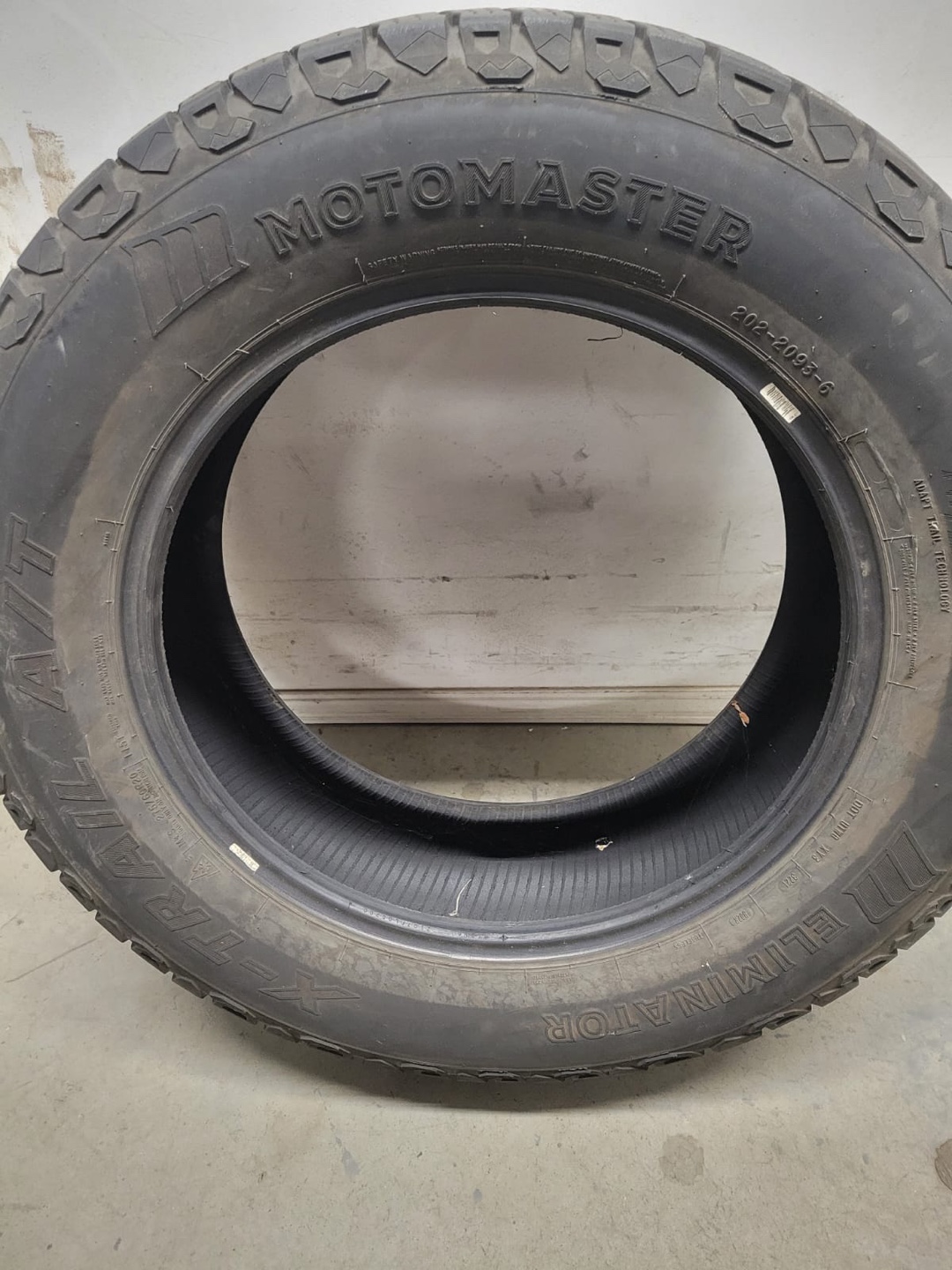 Motomaster Xtrail 275/60R20 winter Tires