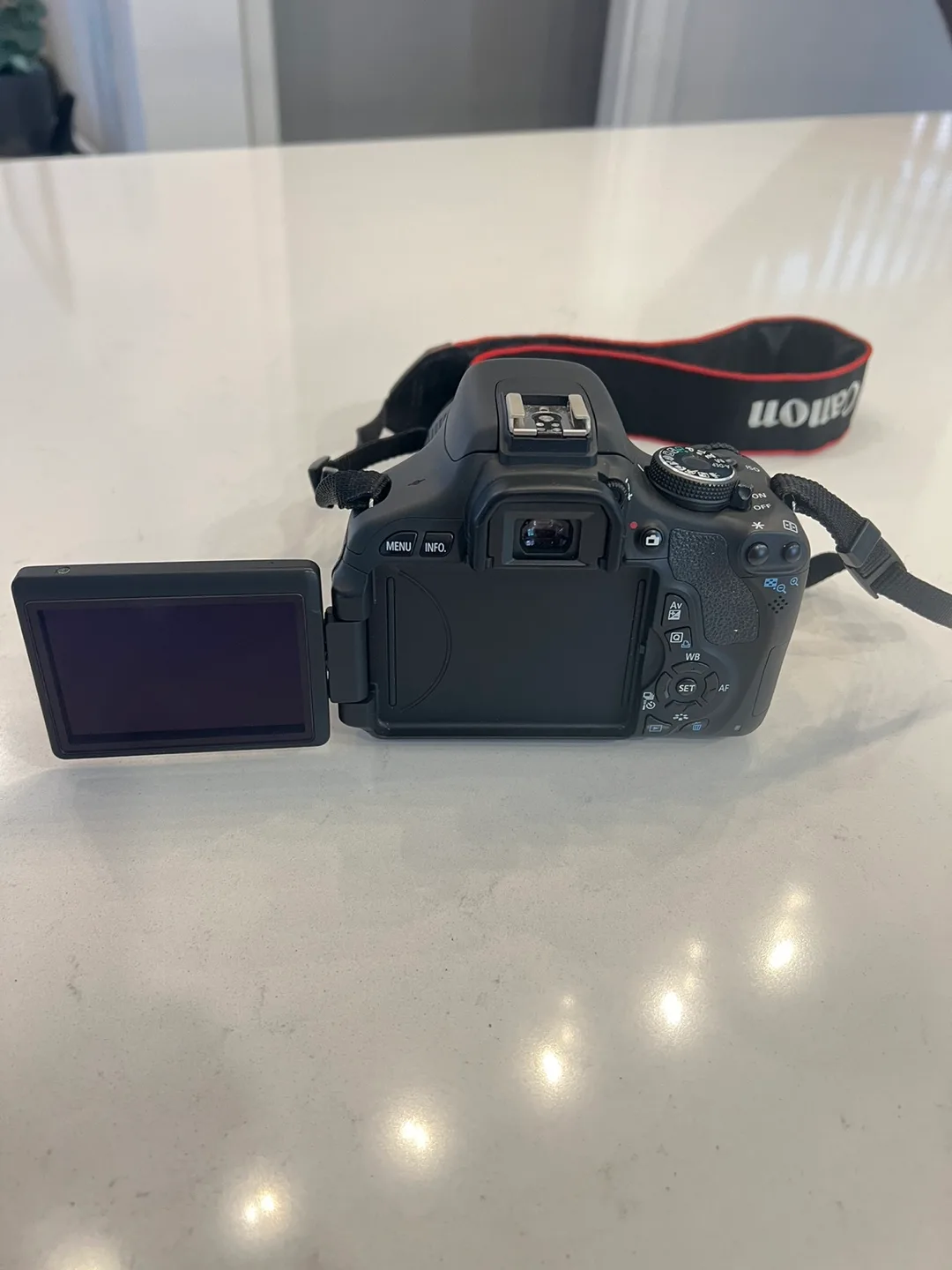 Canon EOS Rebel T3i Camera with 75-300mm len image indicator(4)