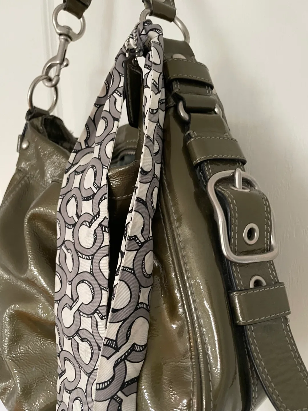 Coach Patent Leather Bag image indicator(2)