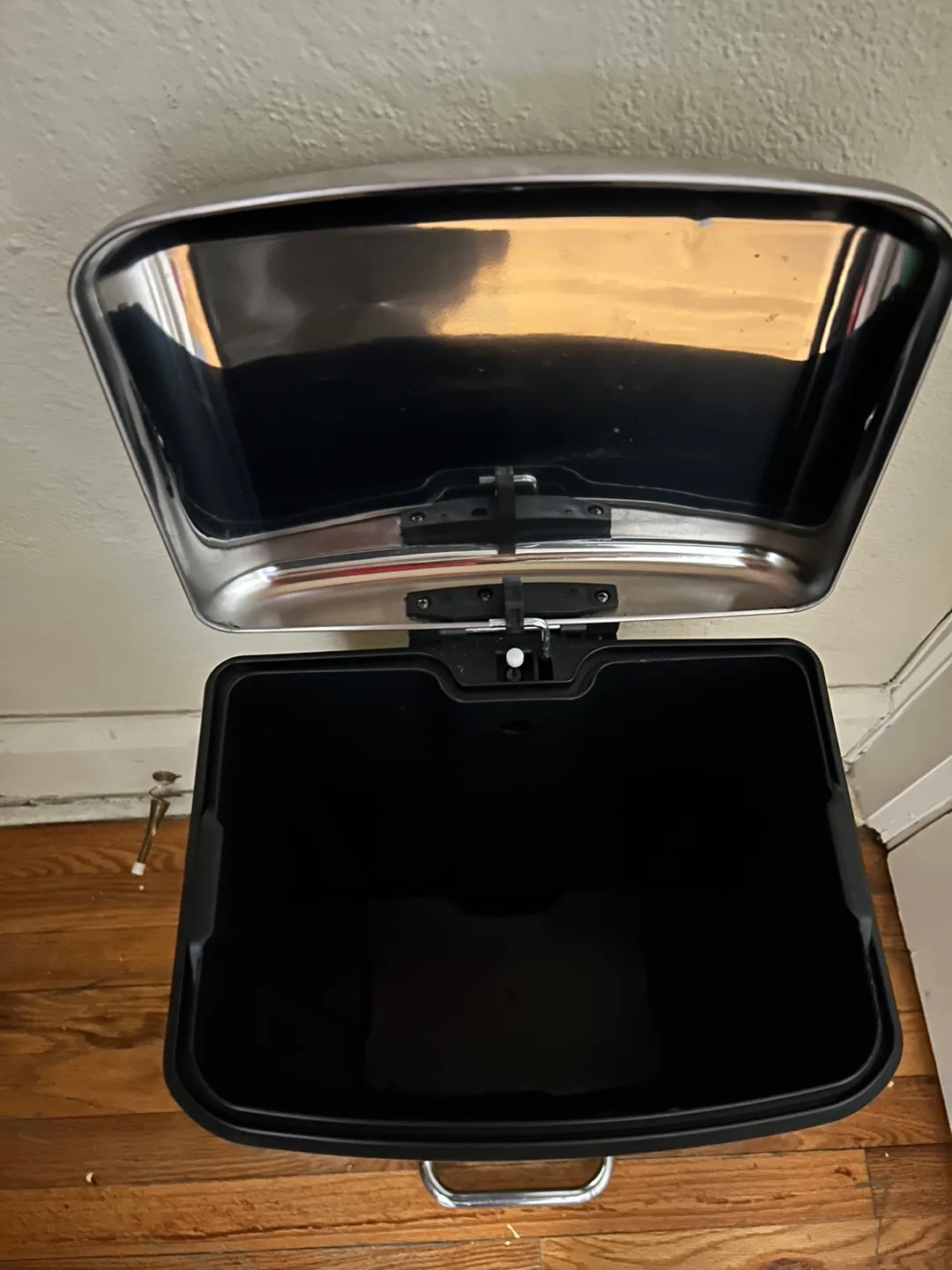 Stainless Steel Step Trash Can image indicator(2)