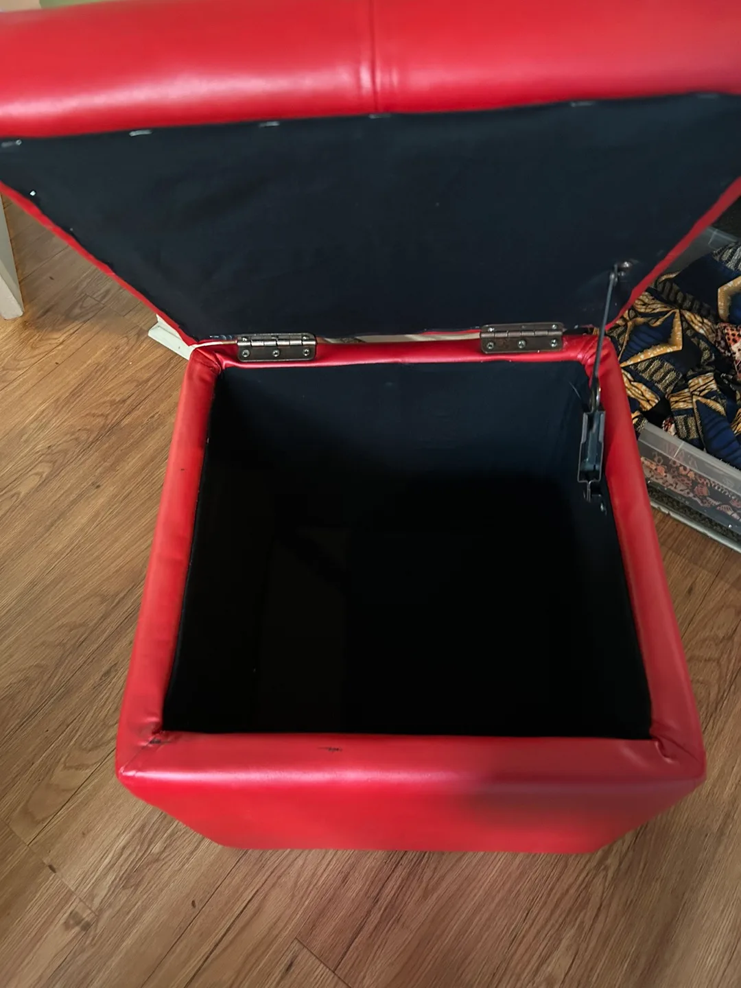 red ottoman image indicator(3)