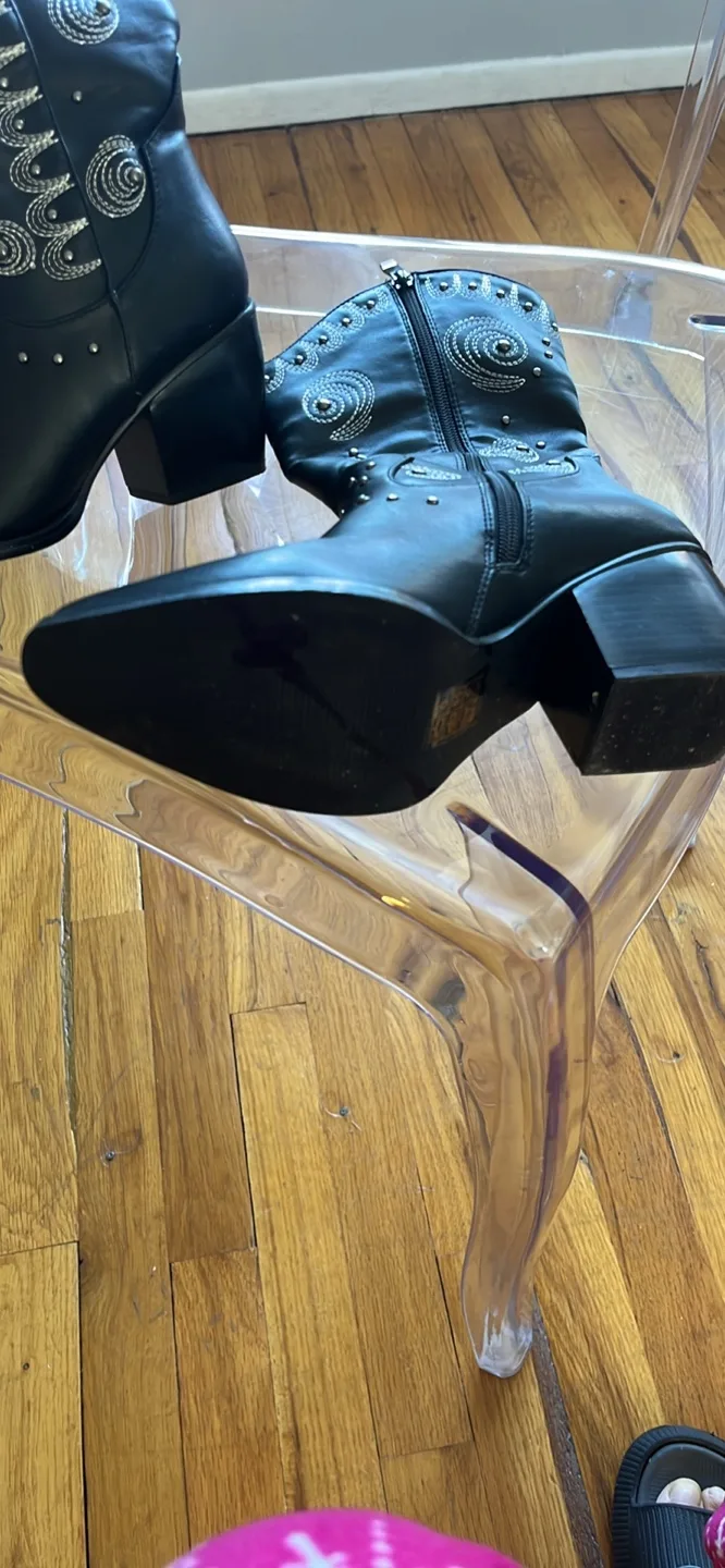 Black Embroidered Cowboy Boots image indicator(2)