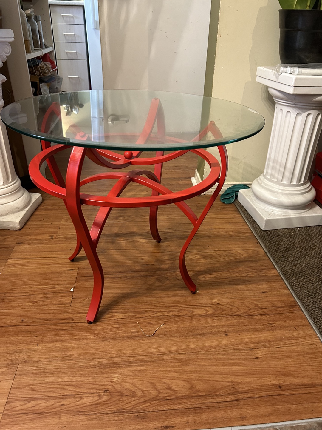 Red Glass Top Accent Table - photo 2