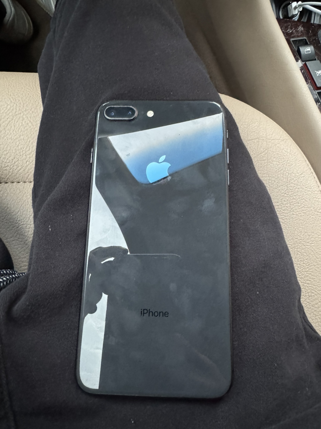 iPhone 8 Plus 64GB - Cracked Screen - photo 2