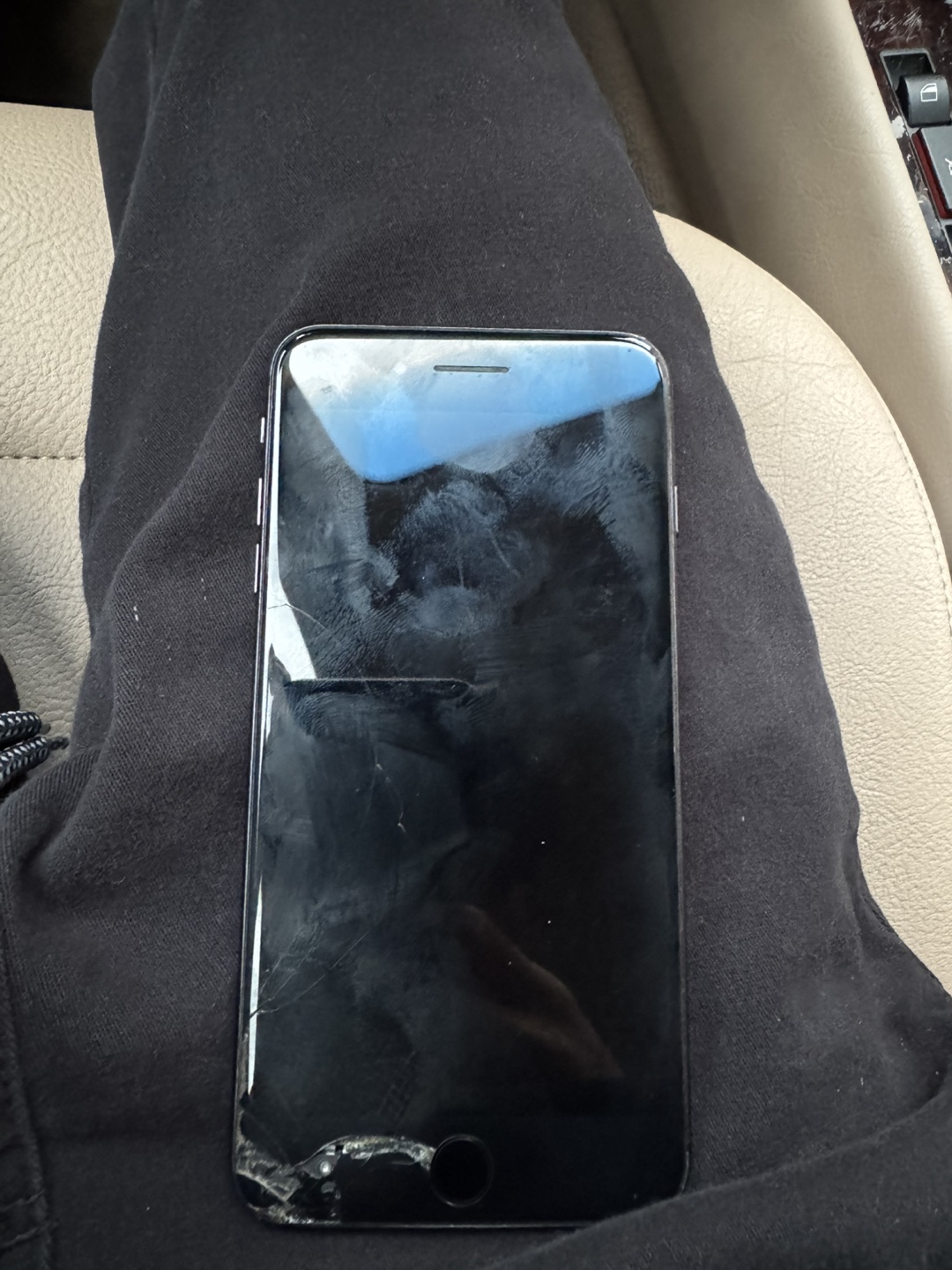 iPhone 8 Plus 64GB - Cracked Screen