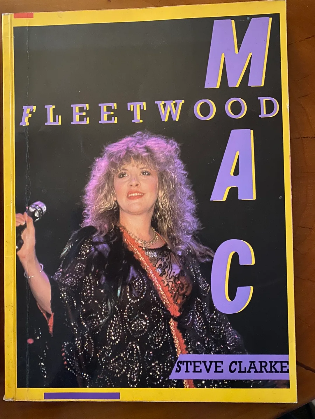 Fleetwood Mac Books (2) image indicator(3)