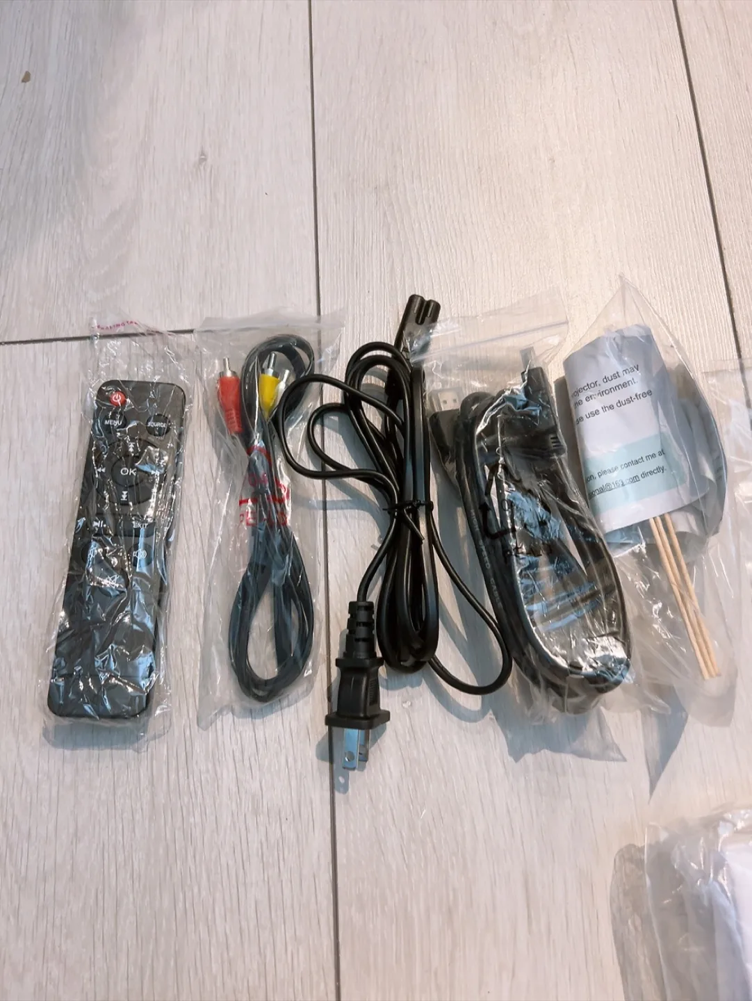 🥕Open box🥕 DRJ Upgrade 7500Lumens Mini Projector with Screen image indicator(4)