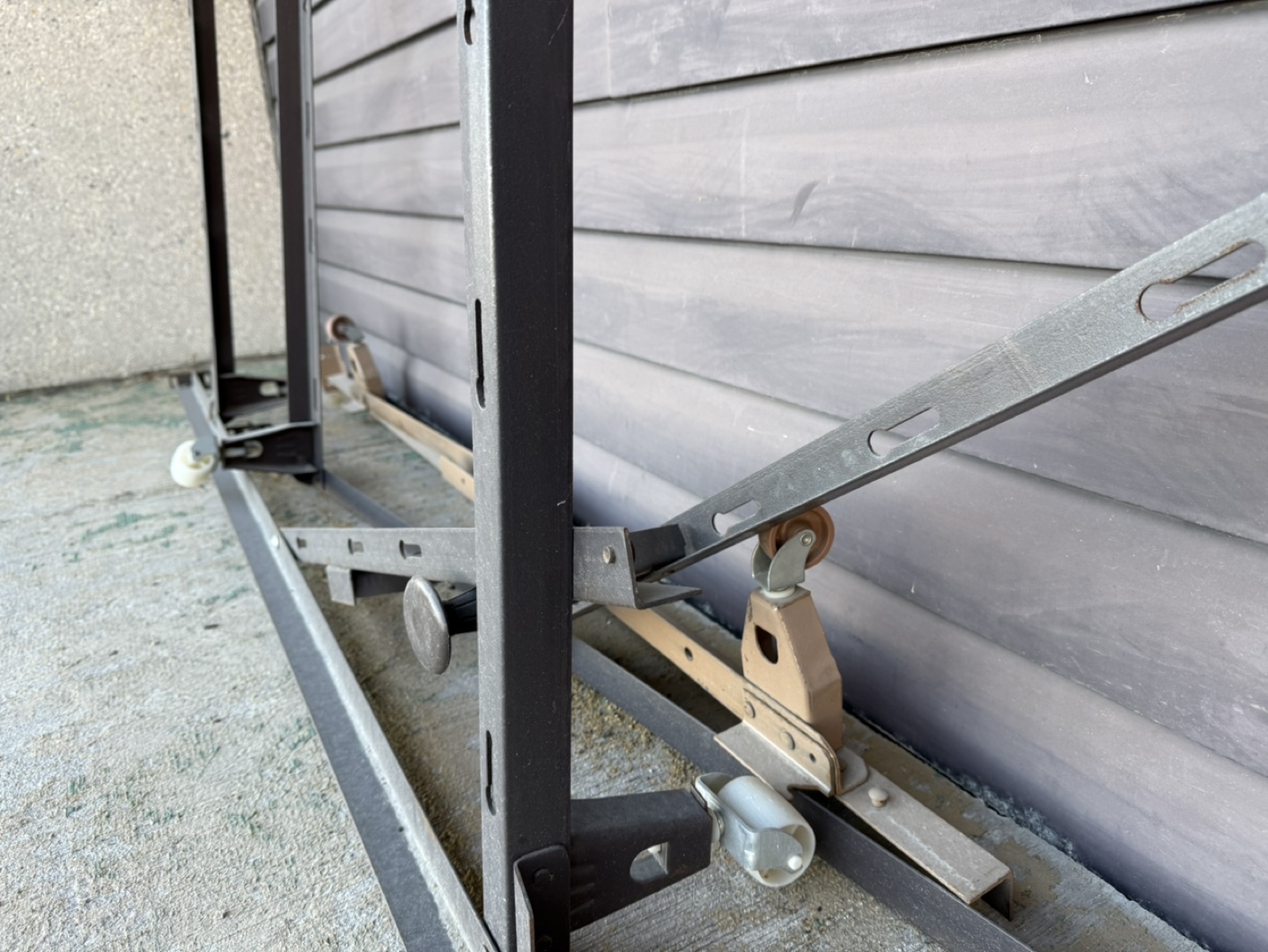 Free metal bed frames - photo 2