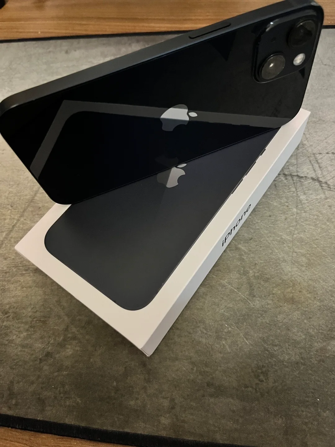 Midnight iPhone 13 for Sale! thumbnail