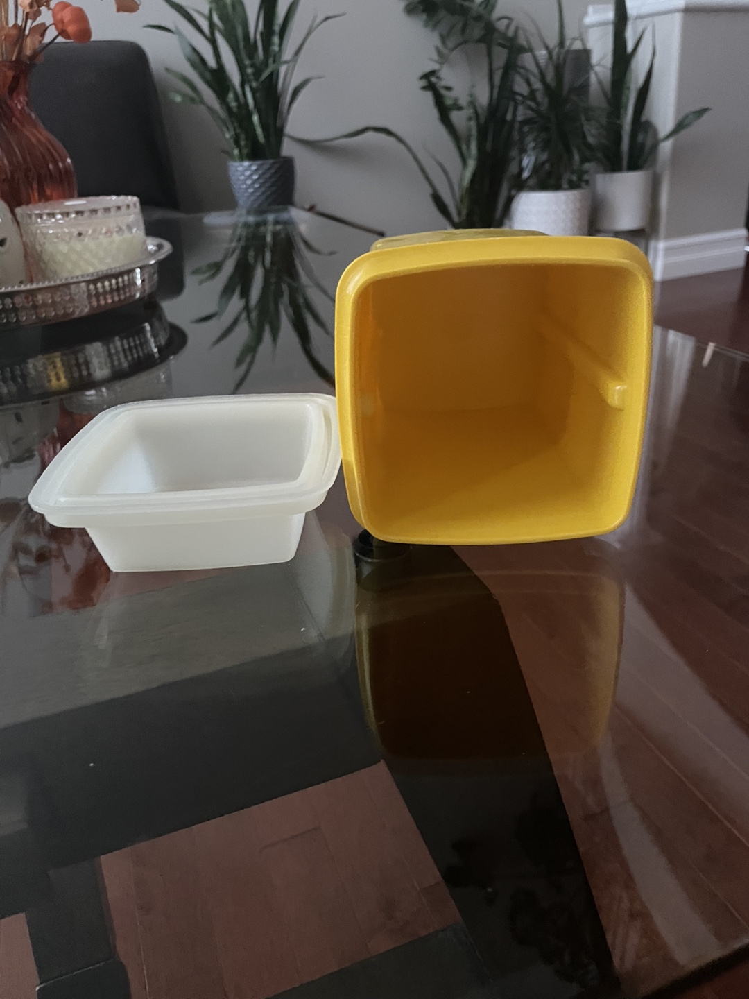 Yellow Tupperware pickle container - photo 2