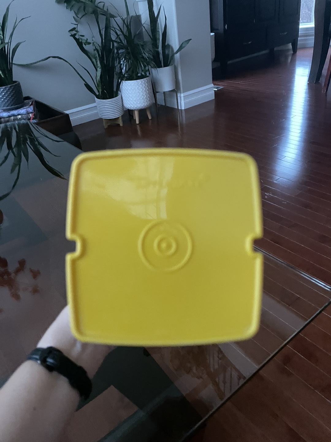 Yellow Tupperware pickle container - photo 3