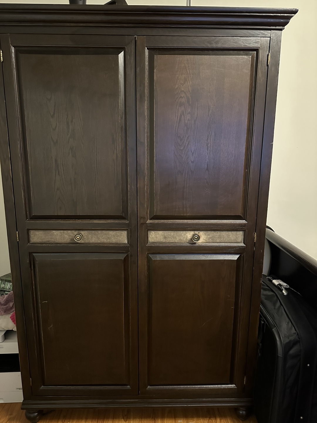 Bedroom Furniture Set - Queen Sleigh Bed, Dresser & Armoire - photo 2