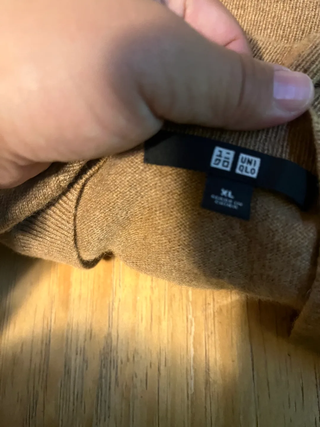 UNIQLO Men's Cashmere V-Neck Sweater image indicator(3)