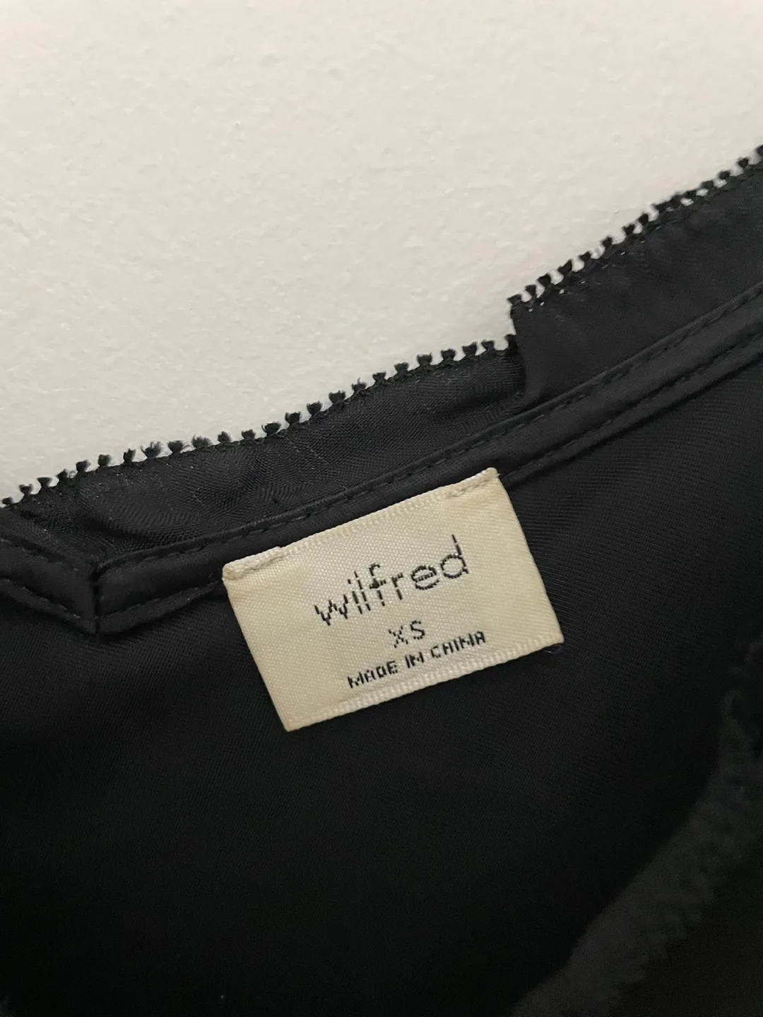 Aritzia Wilfred Black Satin Tank Top, size XS image indicator(2)