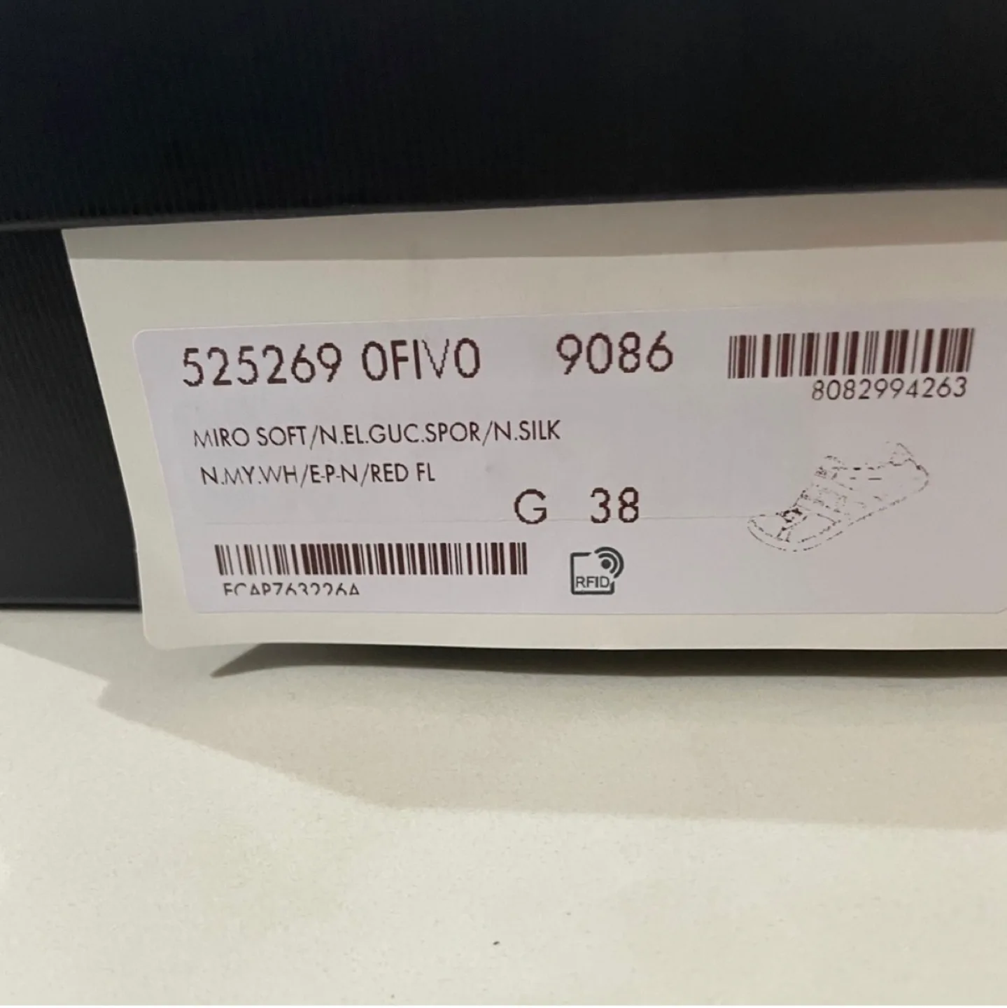 Gucci Women's White Leather Sneakers Size 38 image indicator(4)