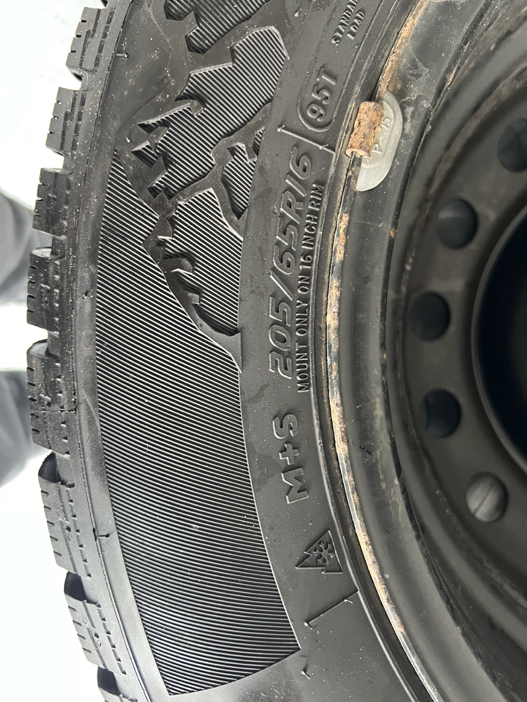 Set of 4 Winter Tires - 205/65R16 - photo 2