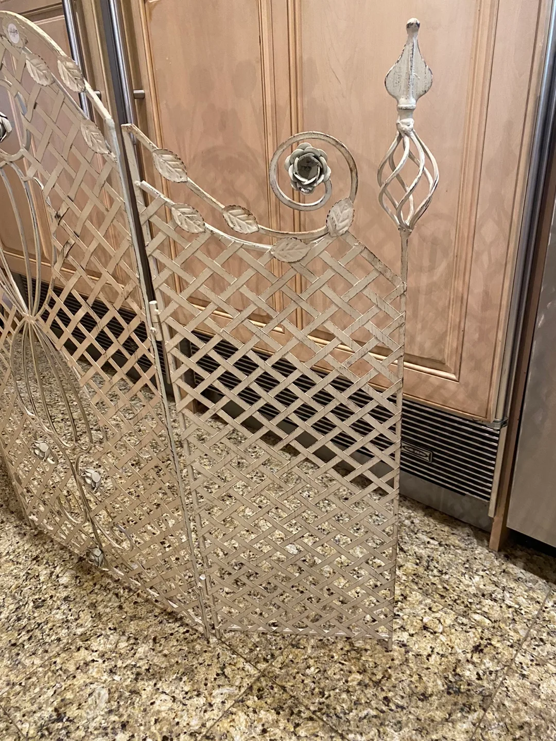 White Metal Fireplace Screen image indicator(4)