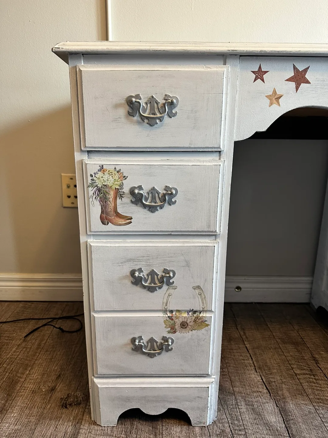 White Desk with Horse Decals image indicator(2)