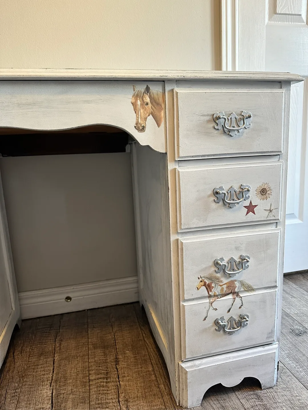 White Desk with Horse Decals image indicator(3)